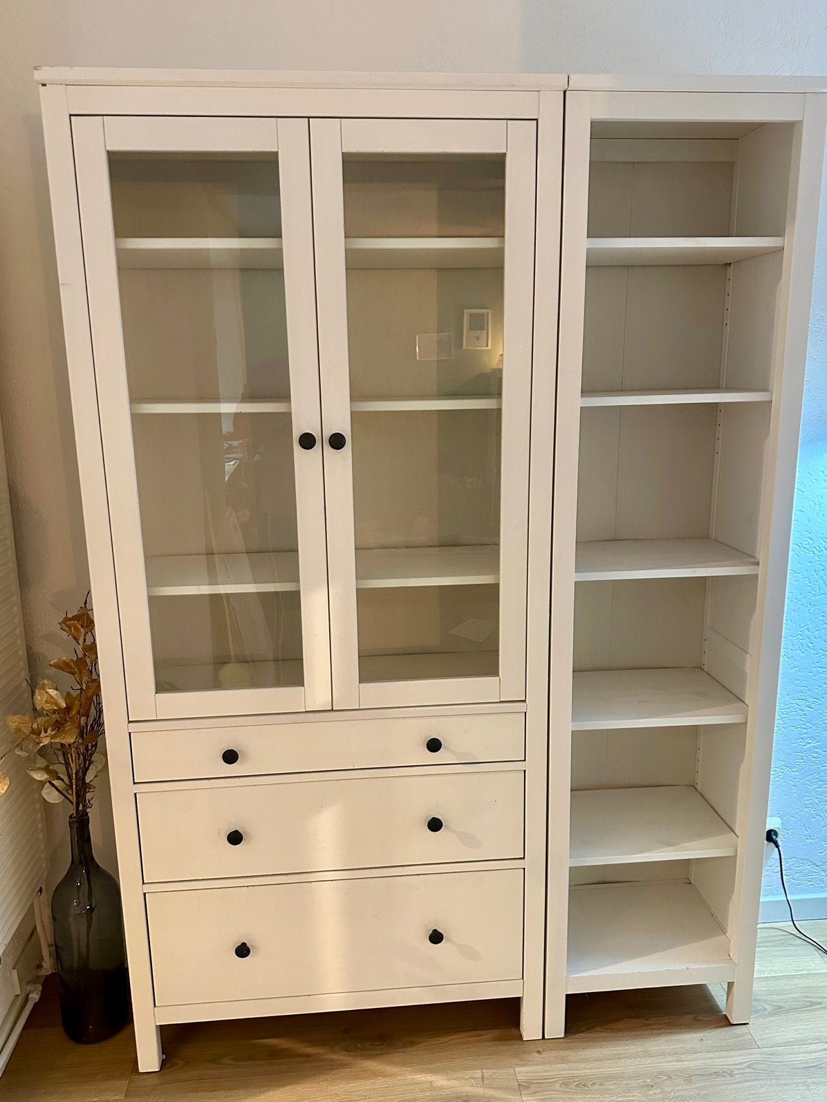 Hemnes vitrine+boekenkast, Huis en Inrichting, Ophalen, Gebruikt, 100 tot 150 cm, Met lade(s)