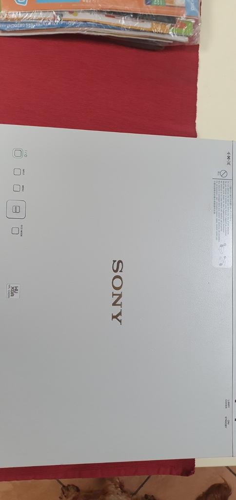 SONY VPL-CH375 Projector en projecta 254 - Zo goed als nieuw, Audio, Tv en Foto, Beamers, LCOS, Ophalen of Verzenden, Full HD (1080)