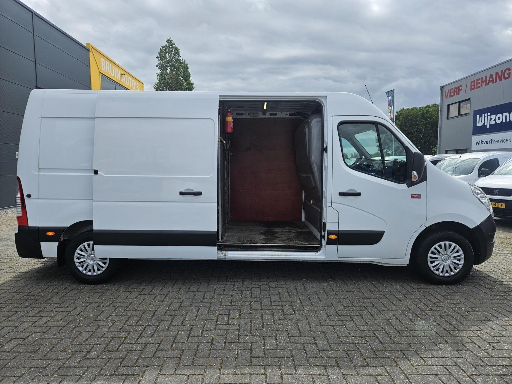 Renault Master 2.3 dCi L3H2 Airco 145 PK Navi 3-zits Cruise, Auto's, Gebruikt, Euro 6, 4 cilinders, Renault