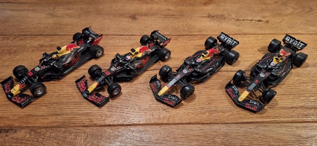 4 Redbull auto's van Max Verstappen, Ophalen of Verzenden, Nieuw, Groter dan 1:32
