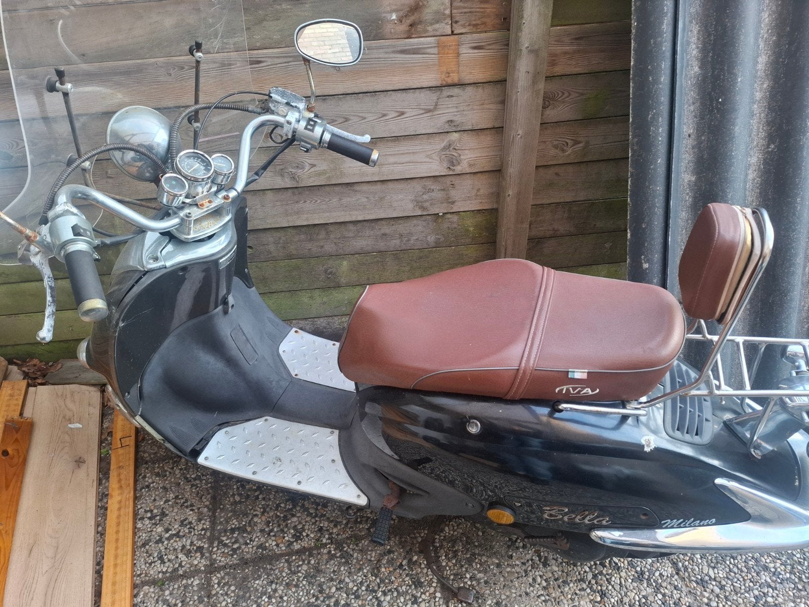 IVA Bella Milano Scooter - Zwart met bruin zadel, Gebruikt, Maximaal 45 km/u, Benzine, Ophalen