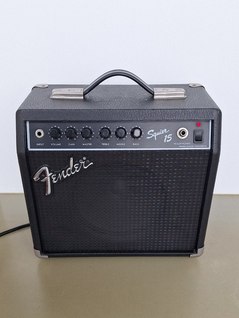 vintage draagbare Fender Squier 15 SQ gitaar-versterker 42W, Muziek en Instrumenten, Versterkers | Bas en Gitaar, Ophalen, Zo goed als nieuw