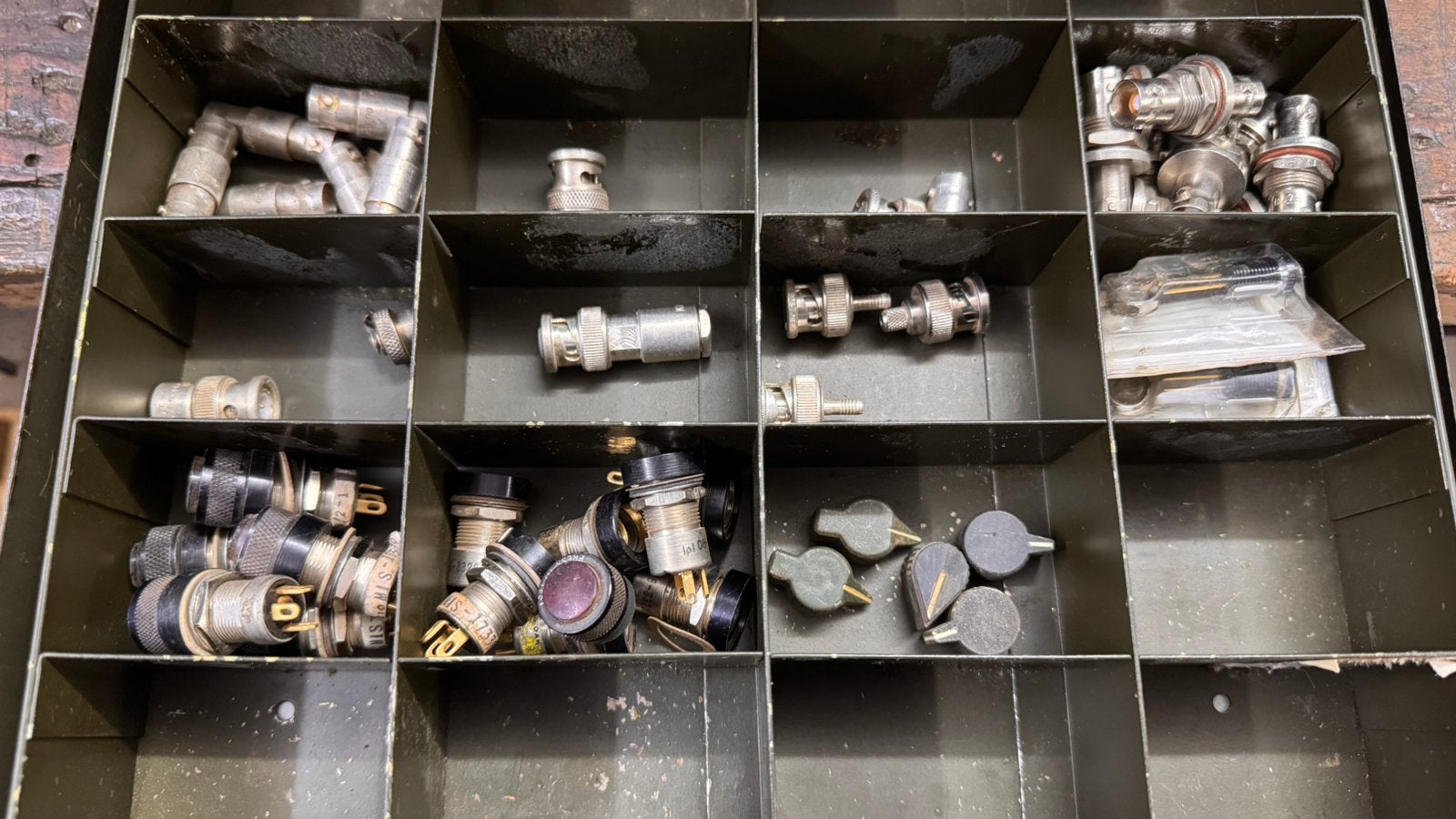 BNC connectoren en elektronica onderdelen, Ophalen of Verzenden, Gebruikt