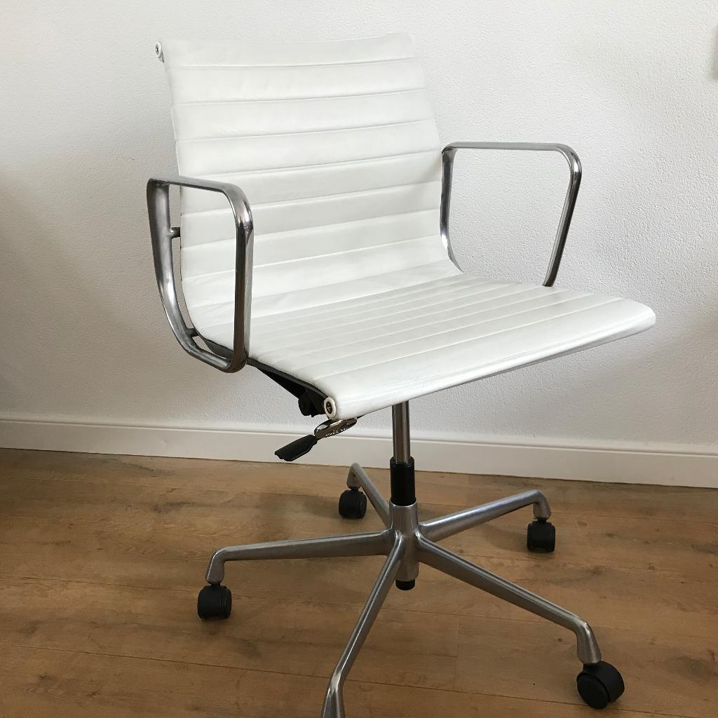 Vitra Eames Aluminium stoel EA 117 gepolijst wit volleder, Ophalen, Gebruikt, Wit, Nvt