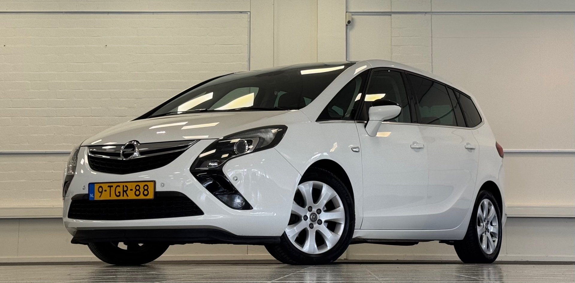 Opel Zafira Tourer 1.4 Business+ Panoramadak Navi Trekhaak P, Auto's, Opel, Euro 5, Stof, Gebruikt, Zwart