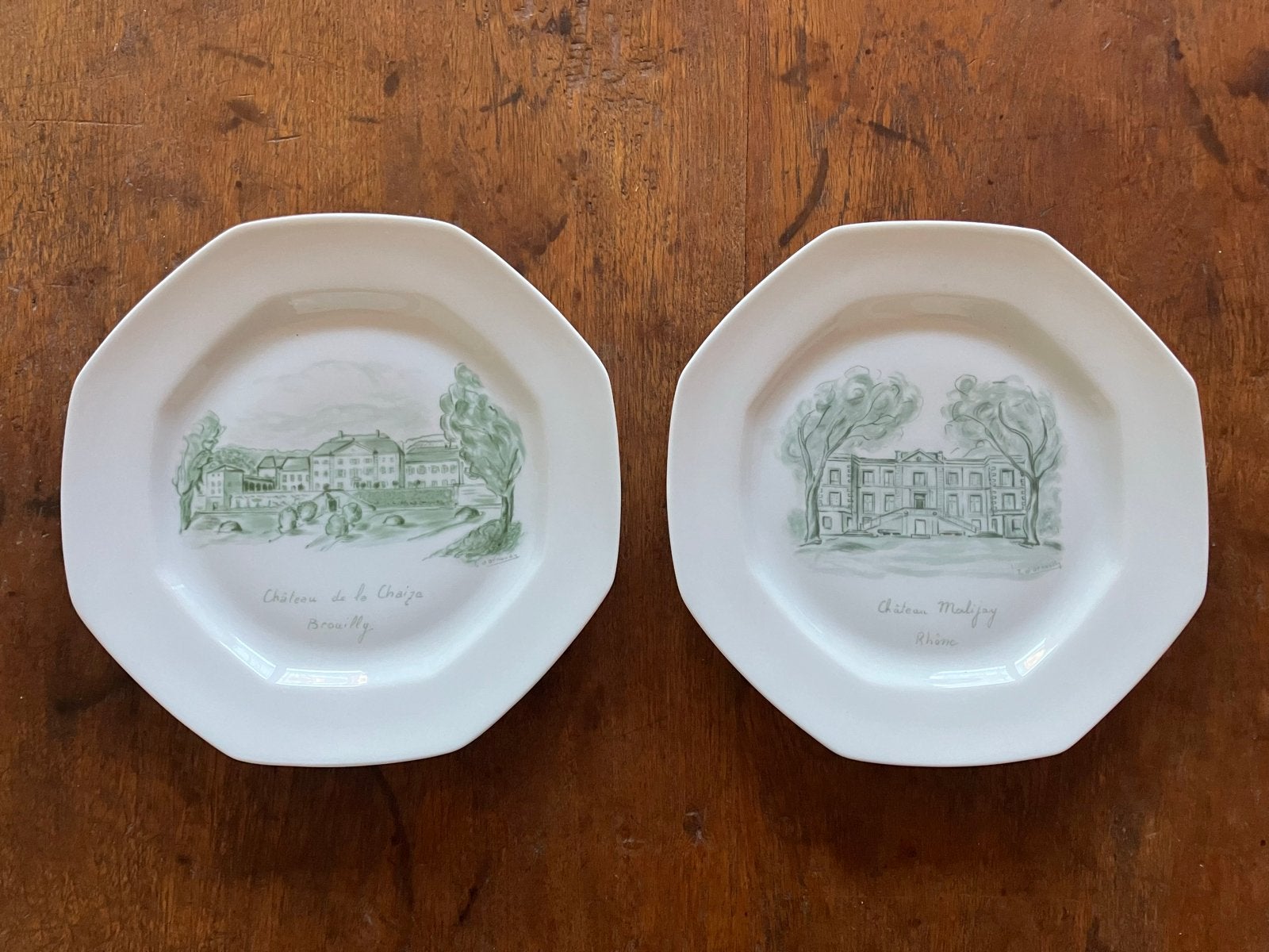 Twee borden Limoges aardewerk met wijnkastelen, Ophalen of Verzenden