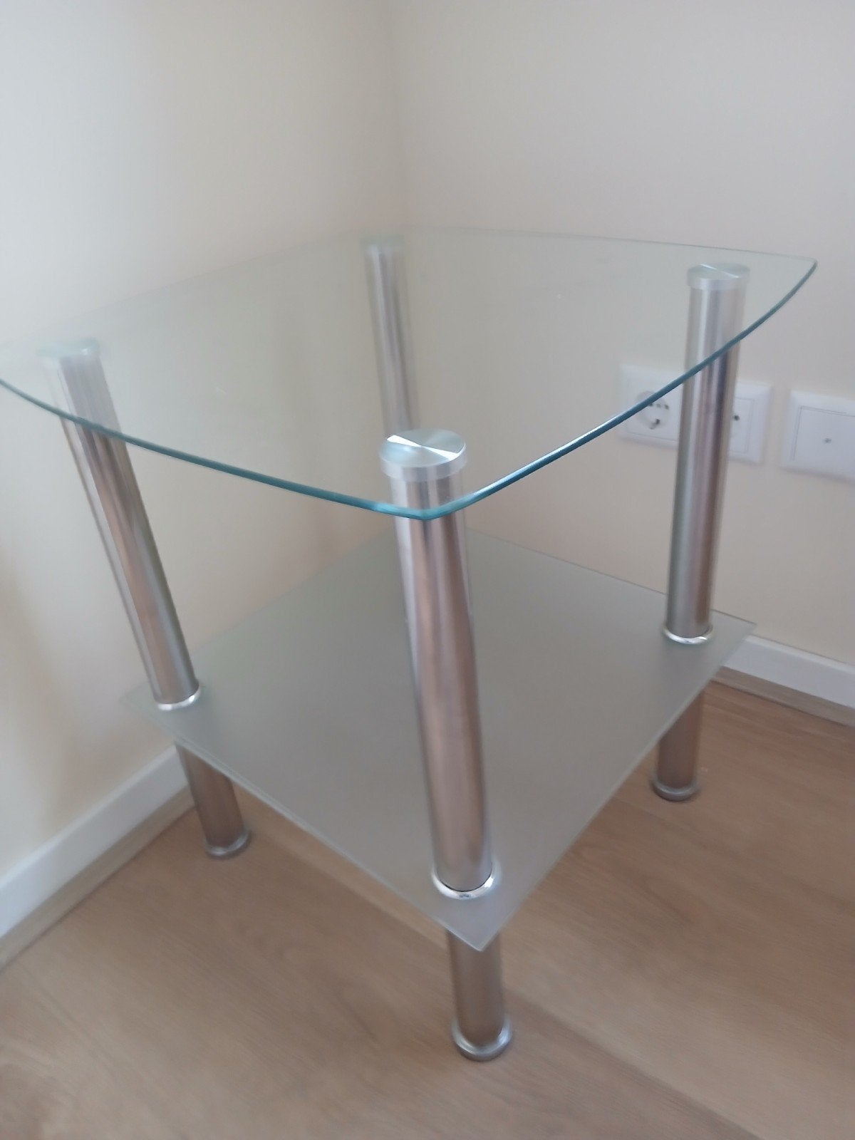 Glazen bijzettafel met metalen poten, Huis en Inrichting, Tafels | Bijzettafels, Minder dan 55 cm, Gebruikt, Vierkant, Glas