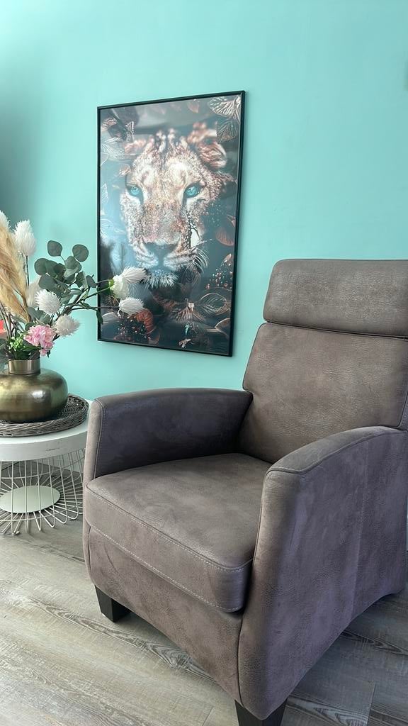 Comfortabele fauteuil in bruin of grijs, goede staat, Huis en Inrichting, Fauteuils, Ophalen, Zo goed als nieuw, Leer, 75 tot 100 cm