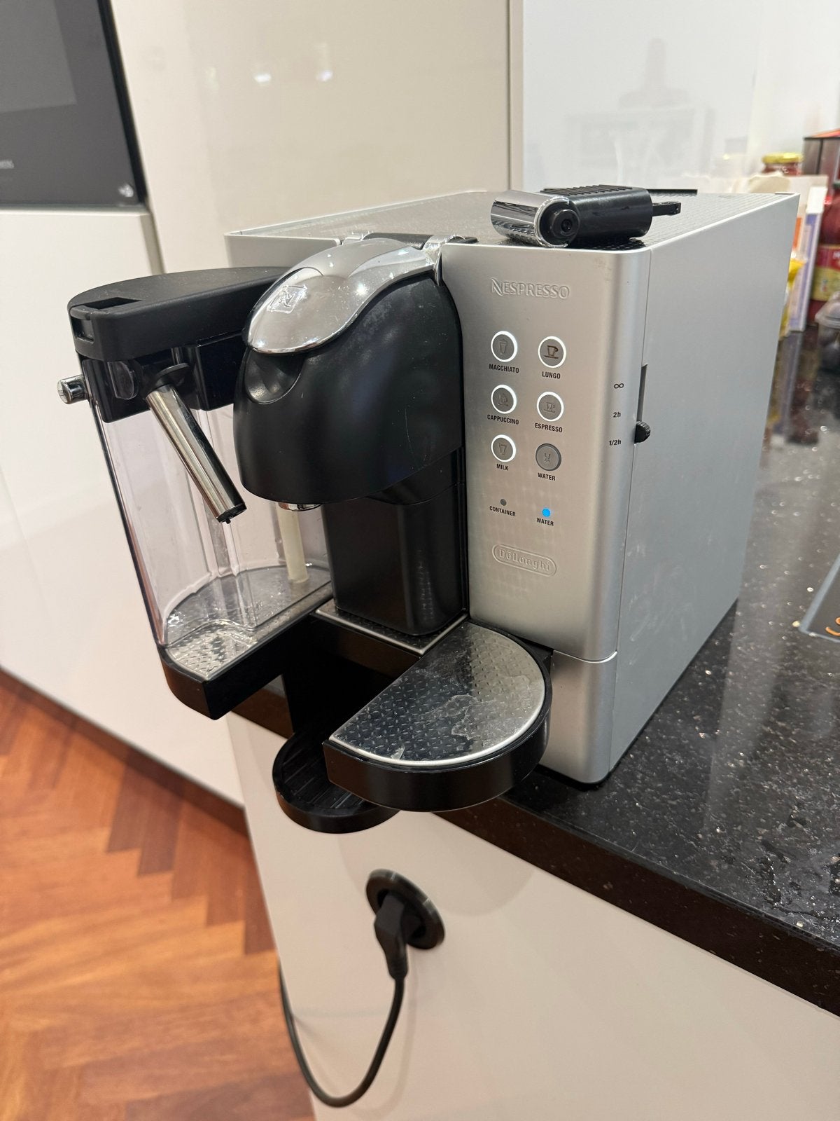 Delonghi EN720.m Nespresso machine met melkopschuimer, Witgoed en Apparatuur, Koffiezetapparaten, Ophalen, Koffiemachine, Zo goed als nieuw
