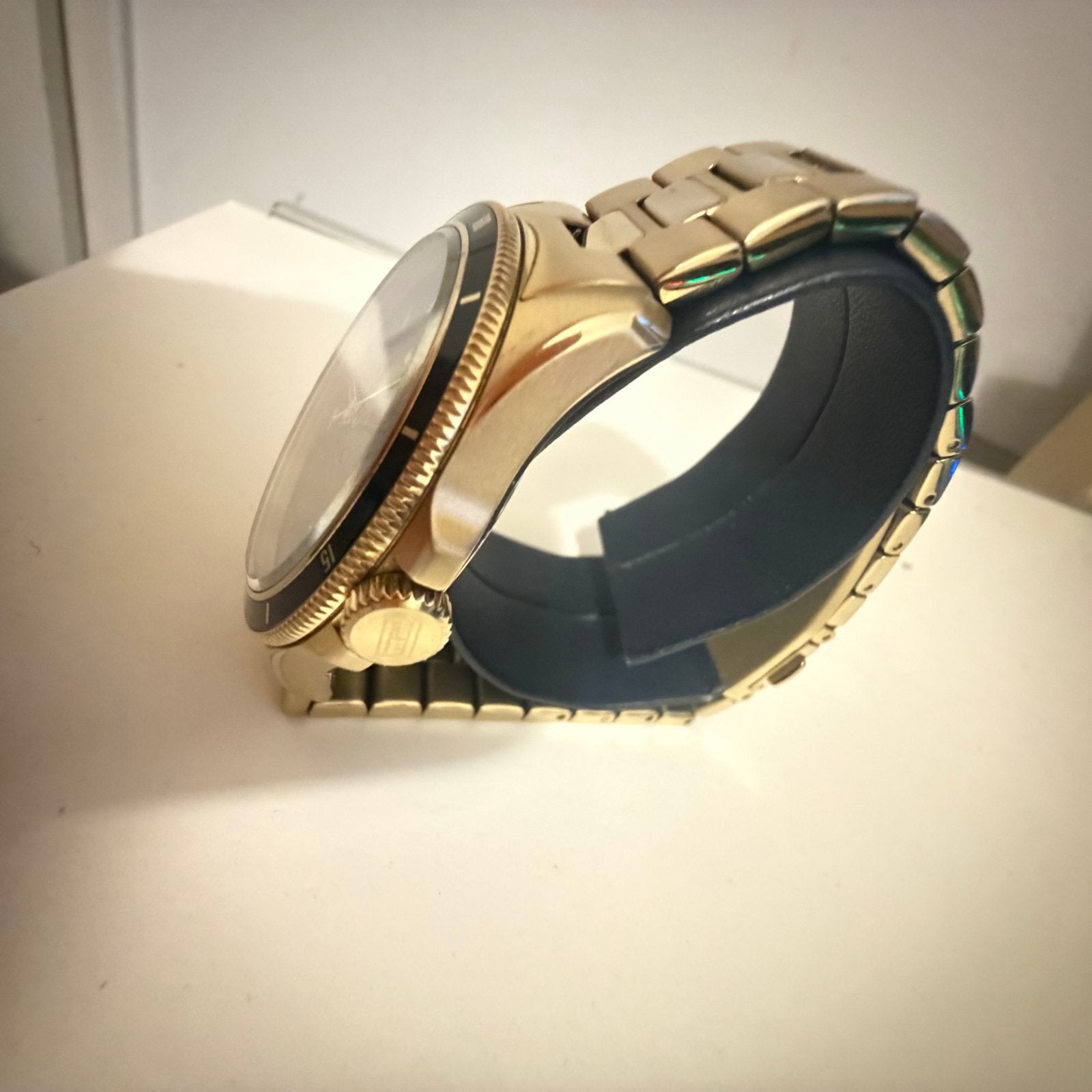 Tommy Hilfiger Herenhorloge Goudkleurig - Zo goed als nieuw, Overige merken, Staal, Polshorloge, Ophalen of Verzenden