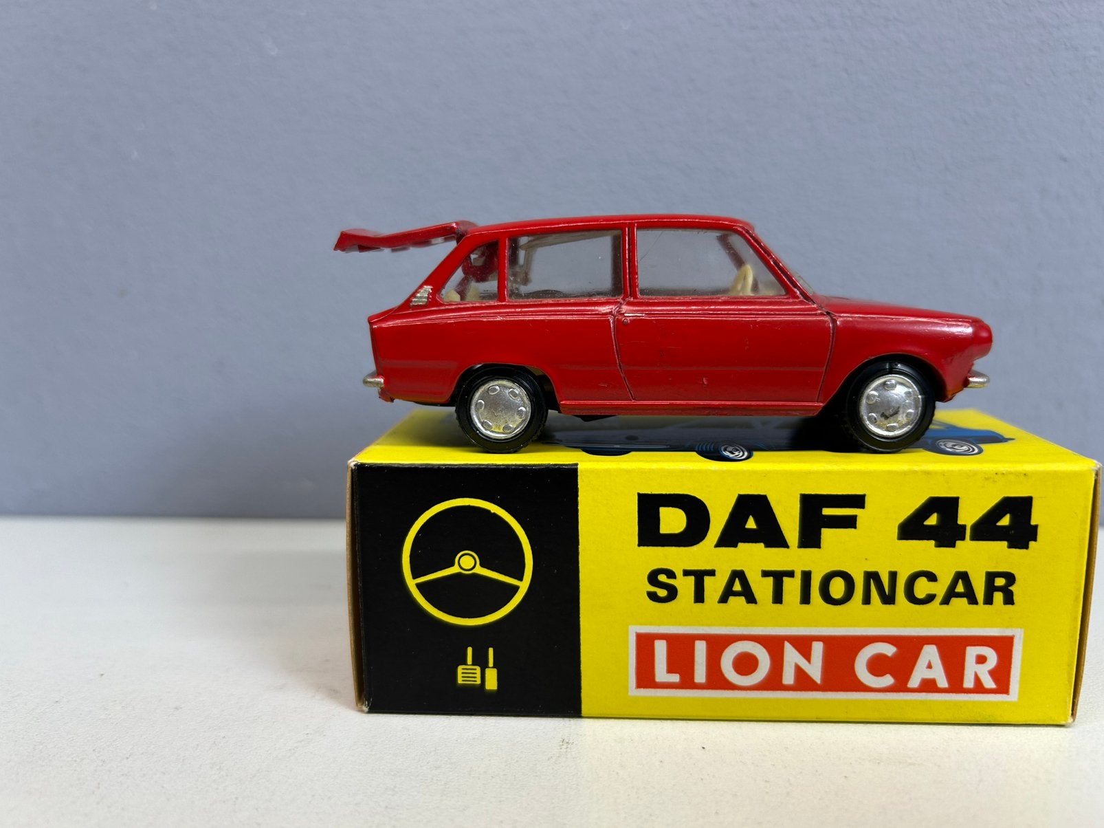 Lion toys car Daf 44 Stationwagen rood type 1 NMIB, Ophalen of Verzenden, Zo goed als nieuw, Auto, Overige merken