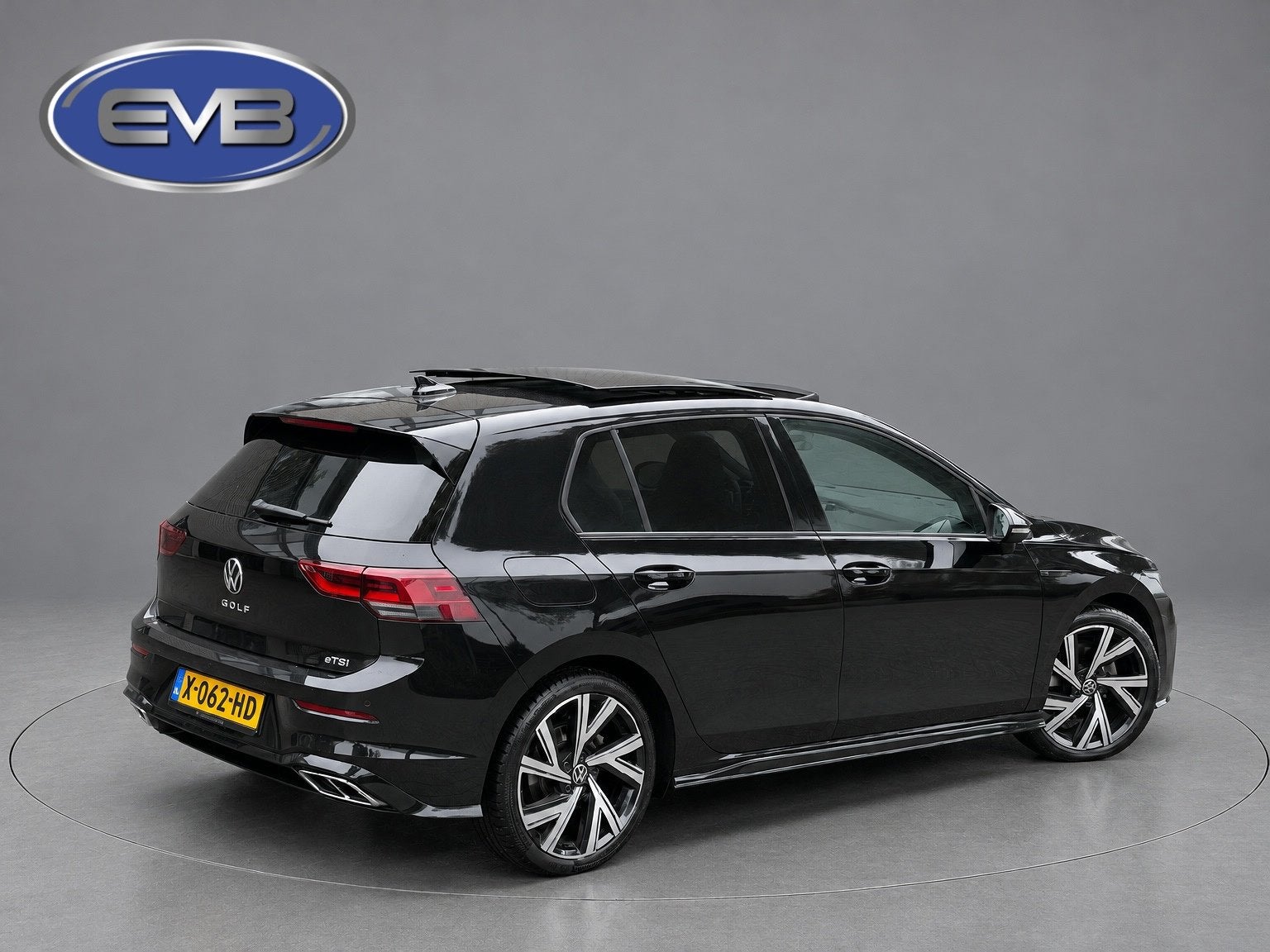 Volkswagen Golf 1.5 eTSI Automaat R-Line Business, panoramad, Auto's, Dealer onderhouden, 4 cilinders, Zwart, Bedrijf