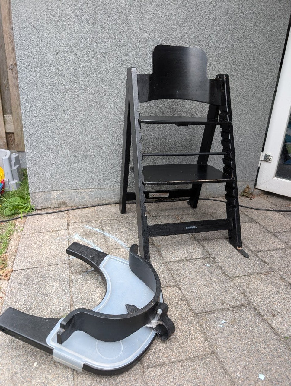 Kidsmill Meegroeistoel Zwart met Gebruikssporen, Ophalen, Gebruikt, Meegroeistoel, Afneembaar eetblad