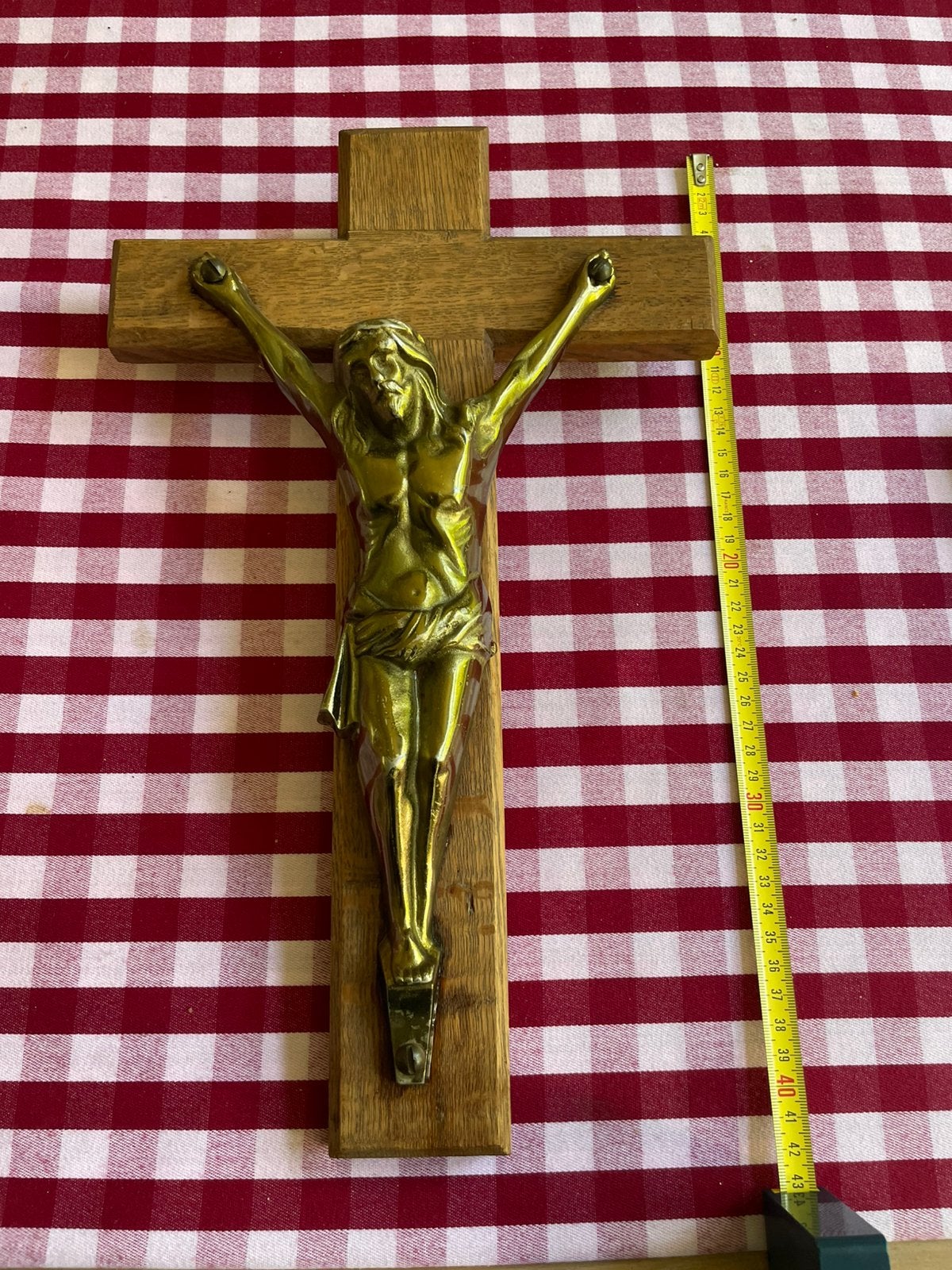 Kruisbeeld met houten kruis en messing Jezusfiguur, Ophalen of Verzenden