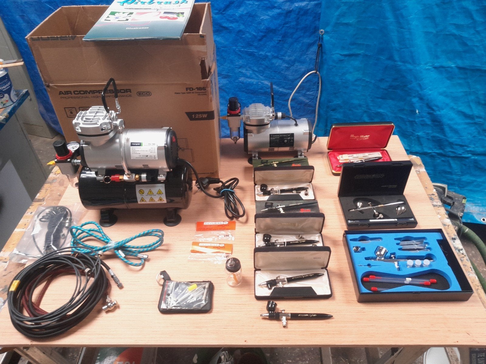 Airbrush compressors en diverse spuiten lees advertentie., Ophalen, Groter dan 1:32