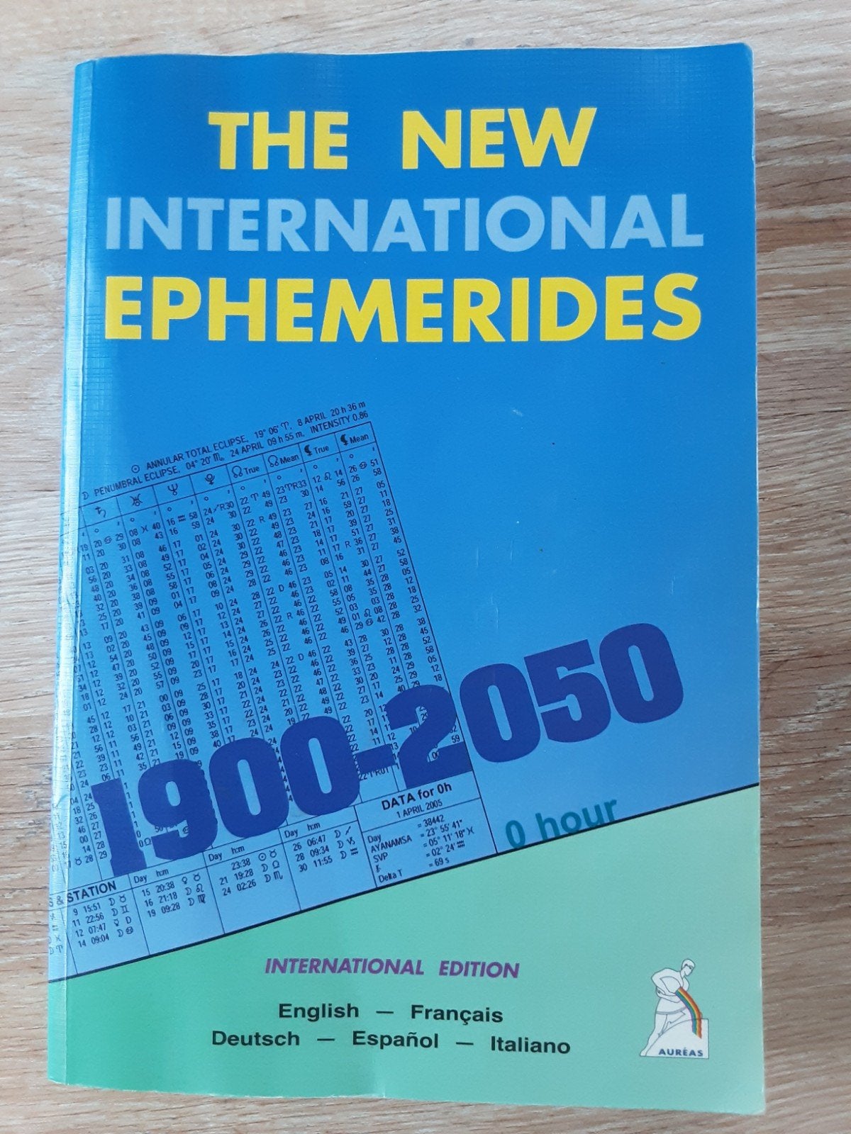 Astrologie: The New International Ephemerides 1900-2050 14e, Ophalen of Verzenden, Alpha, Zo goed als nieuw, Niet van toepassing