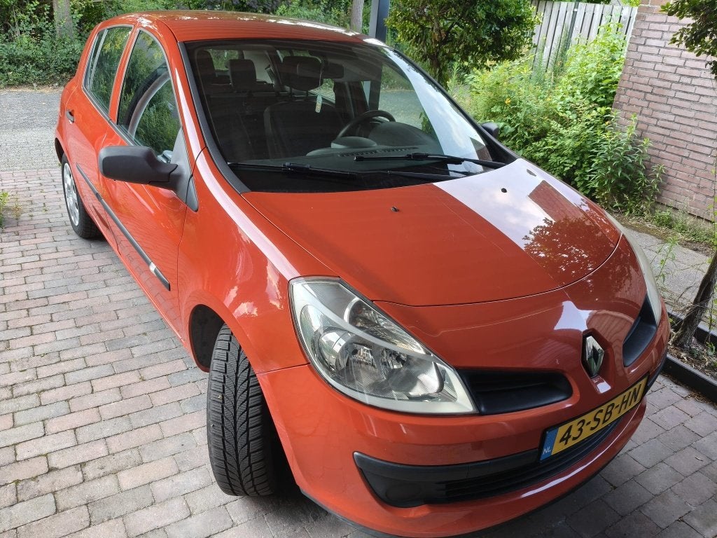 Renault Clio 1.2 16V 55KW 5-DRS E4 2005 Rood, Auto's, Renault, Particulier, Clio, Airbags, Airconditioning, Centrale vergrendeling