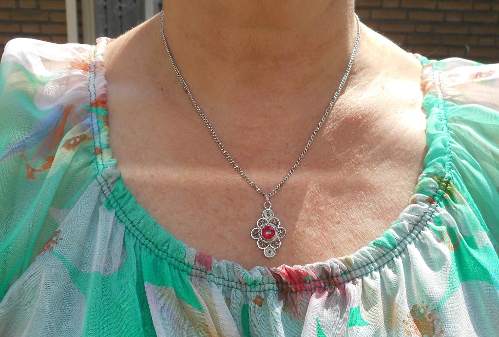 Zilveren ketting met antieke hanger rode steen nr.1896