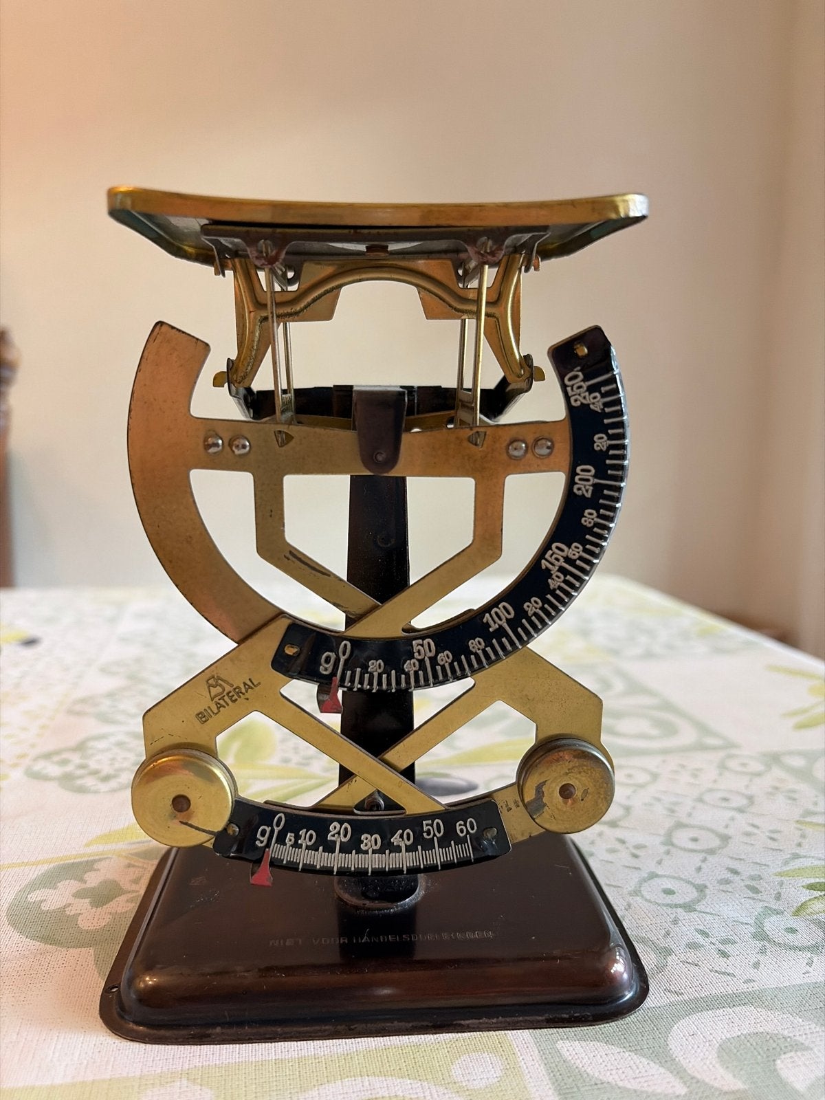 Antieke Bilateral weegschaal - Decoratief en functioneel, Ophalen of Verzenden