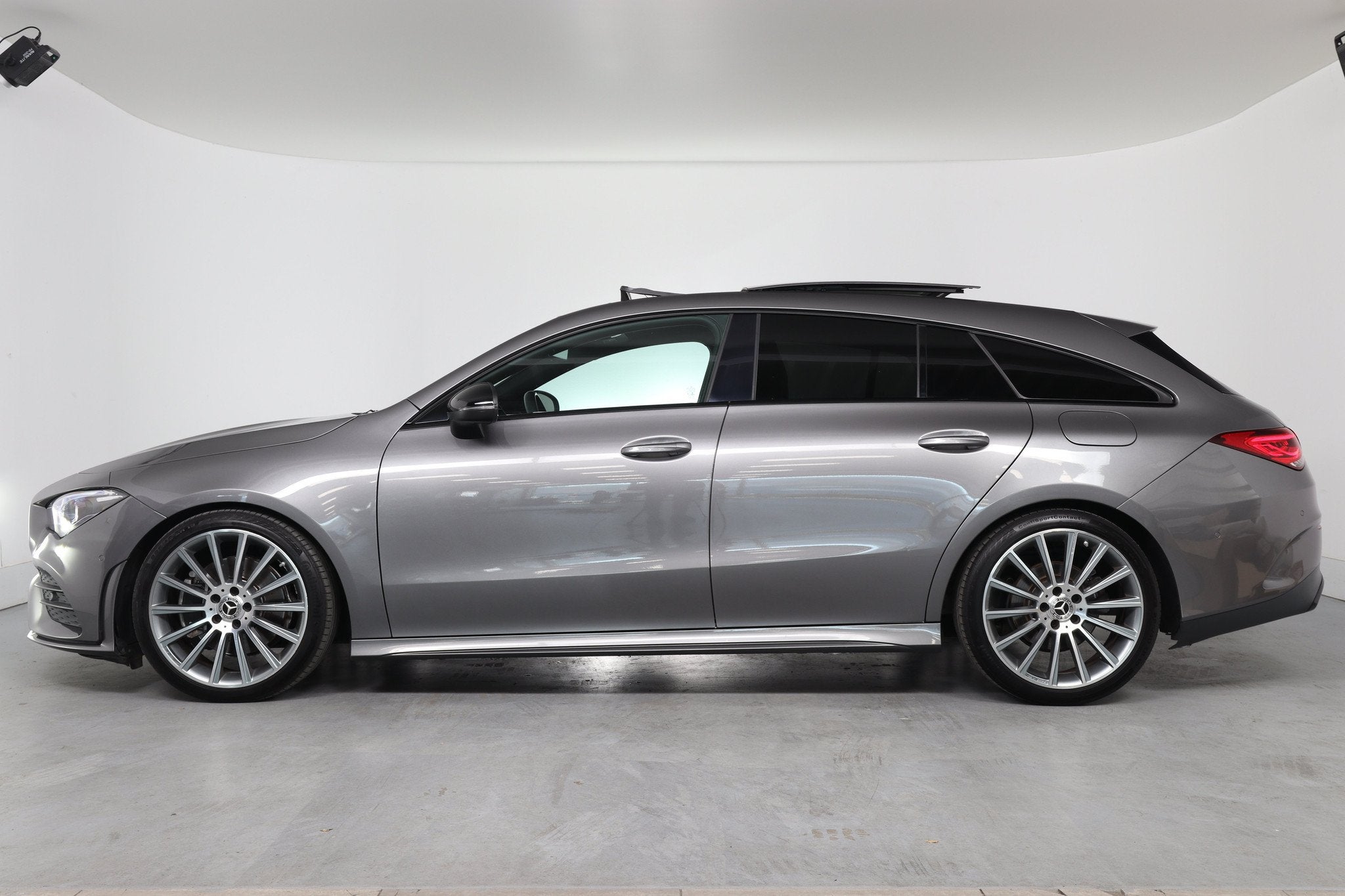 Mercedes-Benz CLA-klasse Shooting Brake 200 AMG, Auto's, Euro 6, 4 cilinders, Automatische klimaatregeling, 1600 kg