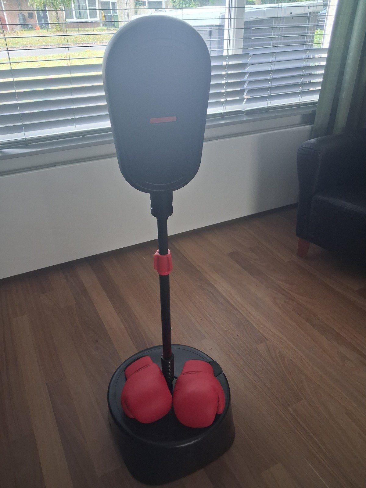 Boksbal met handschoenen voor kinderen tot 160 cm., Ophalen, Zo goed als nieuw, Boksbal