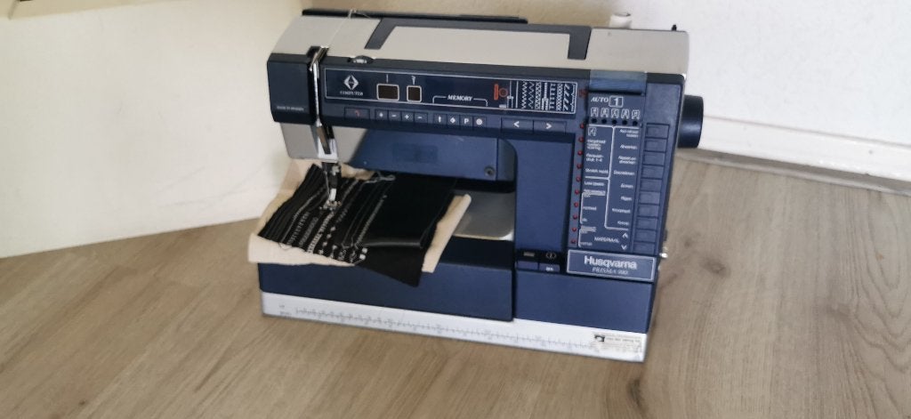 Naaimachine Husqvarna PRISMA 990, Hobby en Vrije tijd, Ophalen of Verzenden, Zo goed als nieuw, Naaimachine, Husqvarna