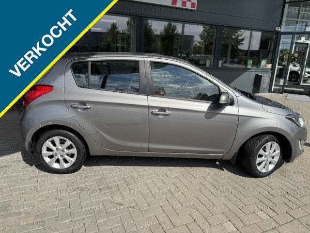 Hyundai i20 Verkocht! 1.2i i-DEAL 5-DRS + AIRCO (bj 2014), Auto's, Euro 5, Gebruikt, 31 €/maand, 4 cilinders