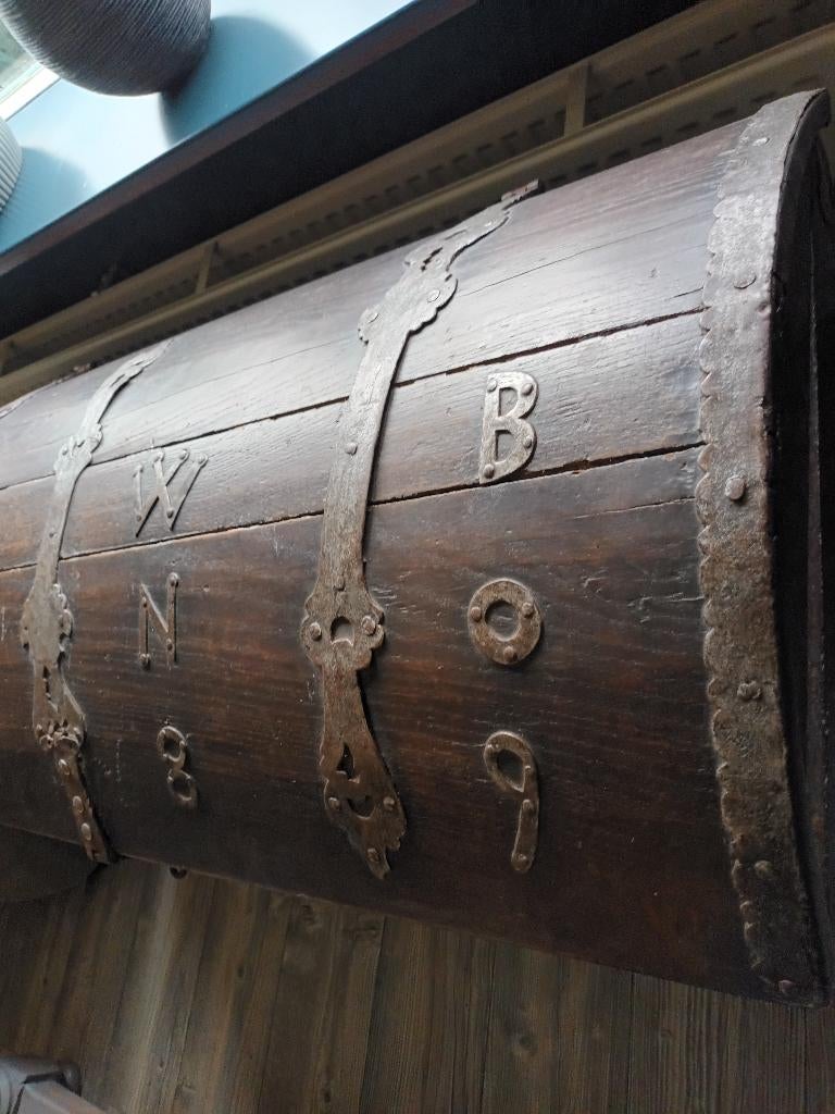 Antieke schatkist/scheepskoffer?IHWB''1789 .OPHALEN 100 EURO, Ophalen, 50 tot 75 cm, Gebruikt, Grenenhout