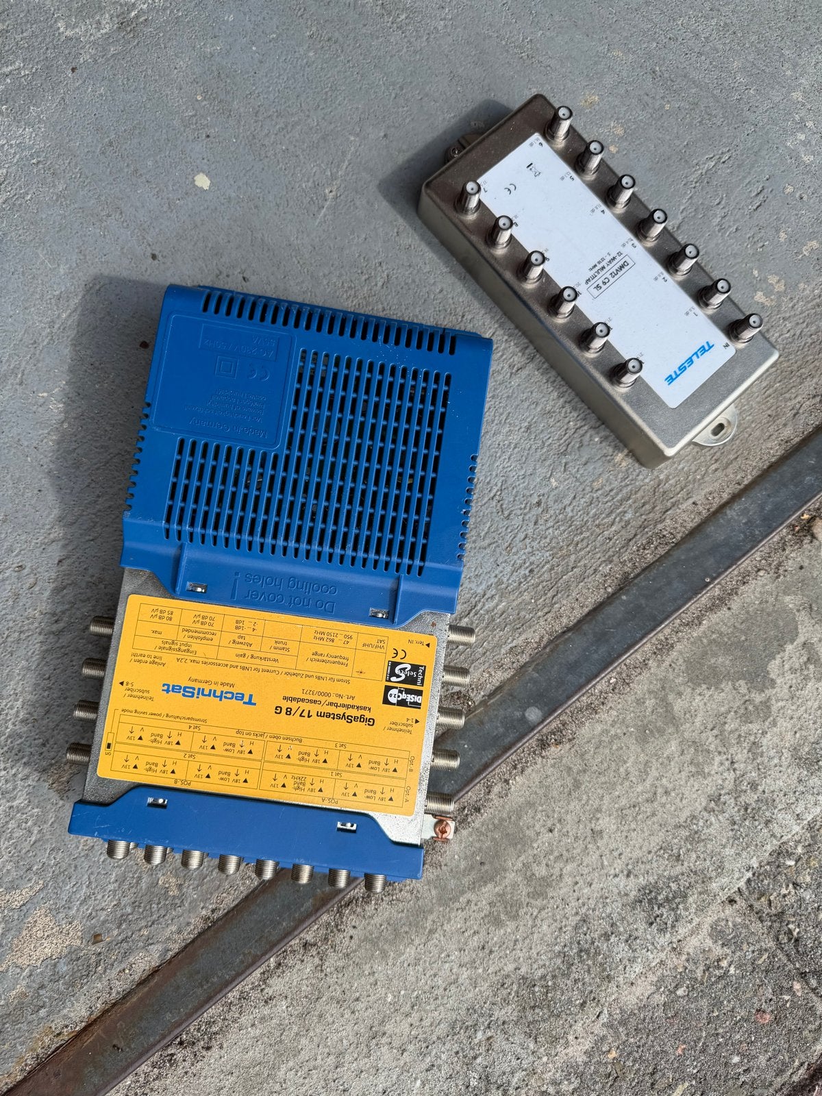 TechniSat GigaSystem 17/8 G en Teleste Multitap, Ophalen, Gebruikt, (Schotel)antenne-accessoires, Overige merken