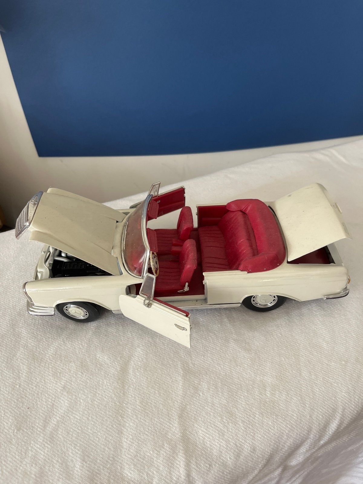 Maisto Mercedes Benz 280SE (1966) Schaalmodel, Ophalen of Verzenden, Gebruikt