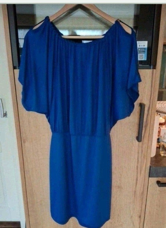 Mooie blauwe jurk met boothals en vlindermouw, valt als 38, Maat 38/40 (M), Blauw, Ophalen of Verzenden, Zo goed als nieuw