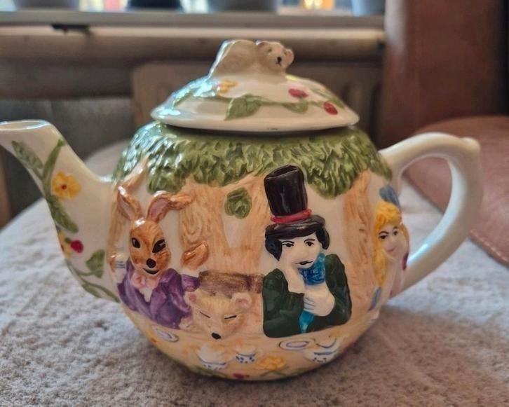 Mad Hatters Tea Party Theepot, Alice in Wonderland, Ophalen of Verzenden, Nieuw