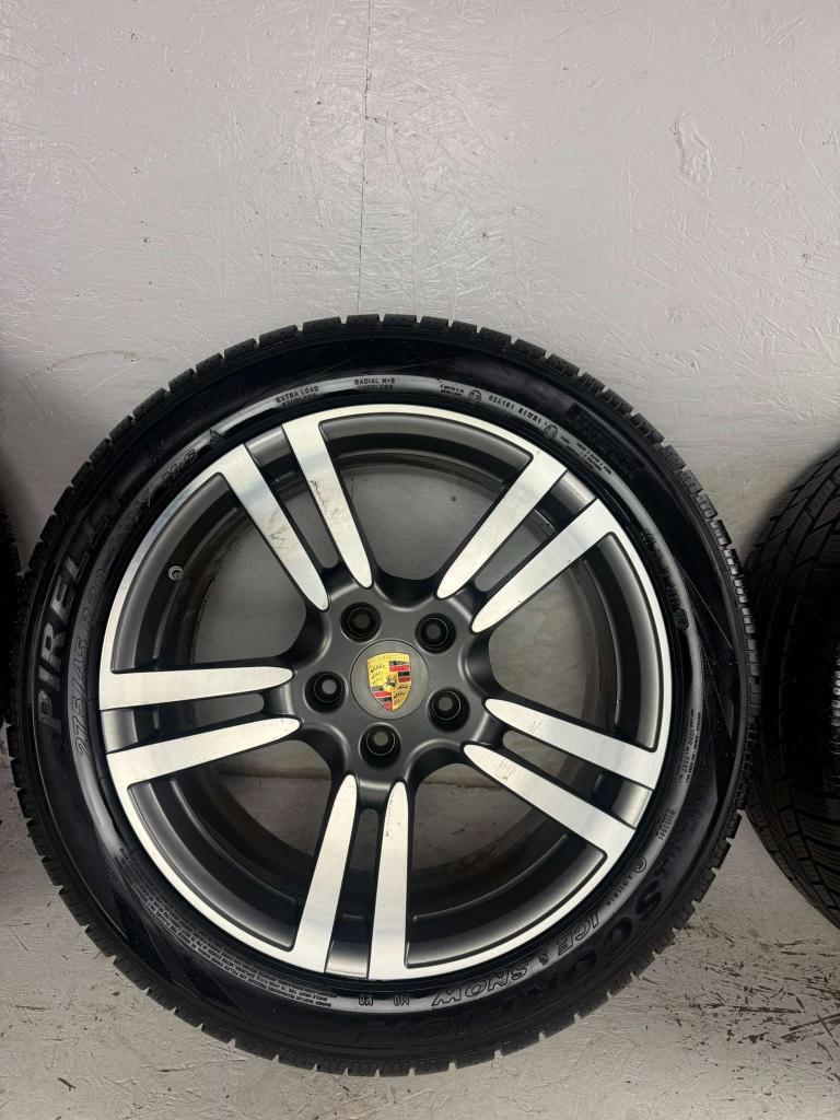 Porsche Cayenne turbo velgen 20" 5x130 winterset Pirelli, Auto-onderdelen, Banden en Velgen, Niet ingevuld, Gebruikt, 275 mm, Banden en Velgen
