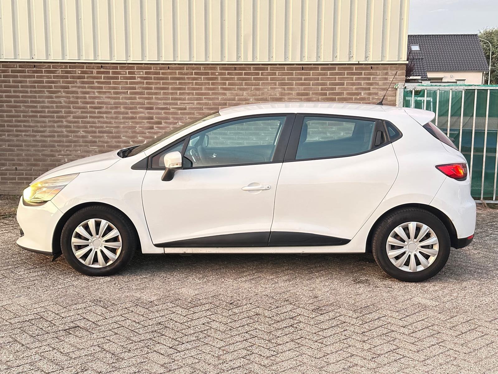 Foto 4 van Renault Clio 0.9 TCE 66KW 5-DRS 2013 Wit