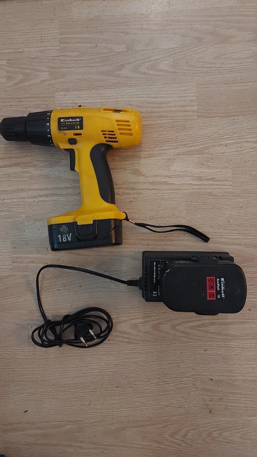 Einhell Bavaria BAS 18 Accu Boormachine met Lader, Ophalen of Verzenden, Gebruikt, Minder dan 400 watt, Boormachine