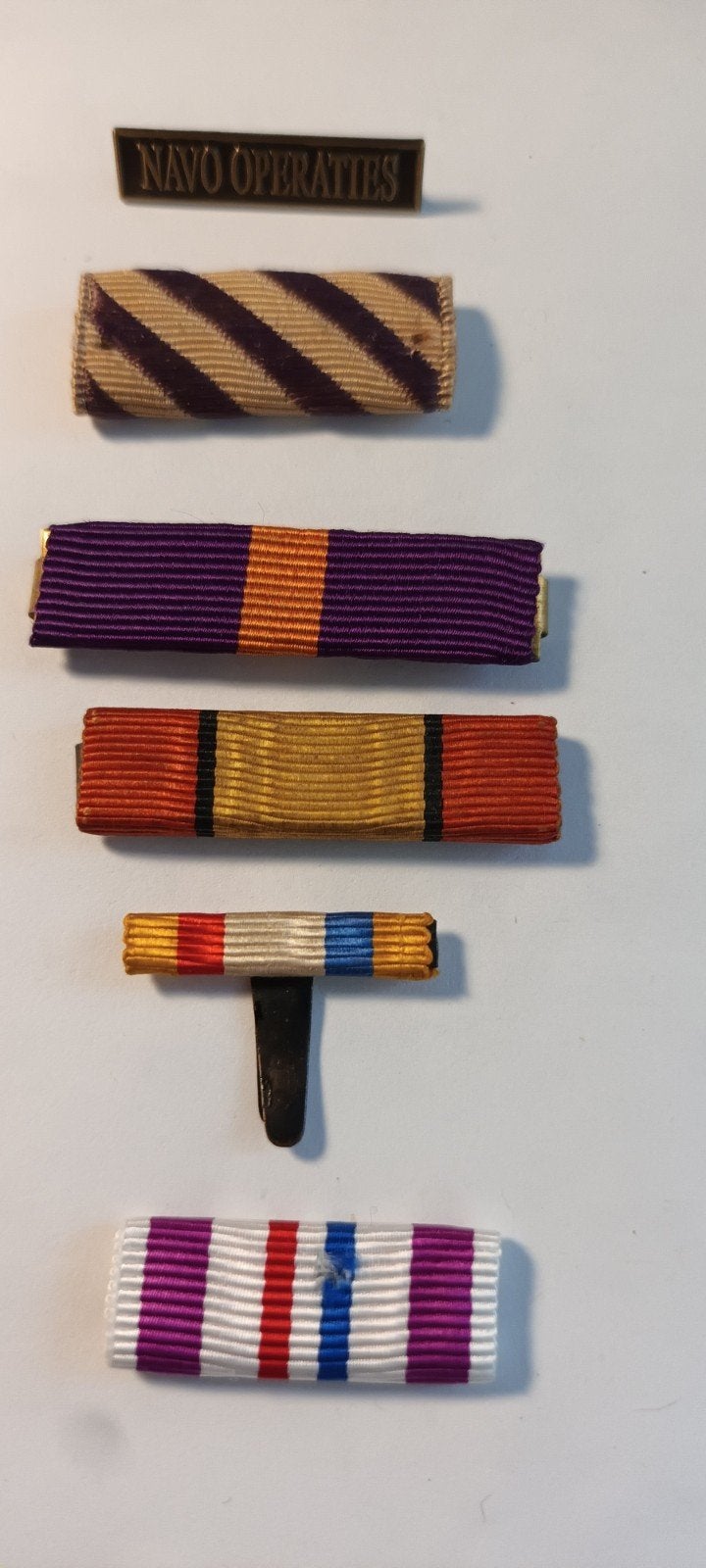 Diverse militaire onderscheidingen en NAVO-speld, Verzamelen, Ophalen of Verzenden, Overige soorten, Overige gebieden, Lintje, Medaille of Wings