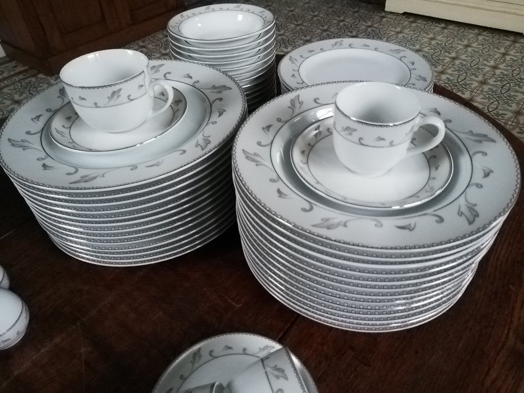 12 pers eet/koffieservies, wit met grijze/zilver decorrand, Ophalen, Nieuw, Bord(en), Overige stijlen