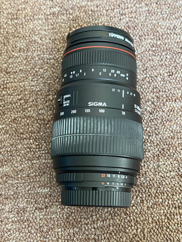 Sigma 70-300mm f/4-5.6 DG Macro Lens met Tiffen filter, Audio, Tv en Foto, Fotografie | Lenzen en Objectieven, Ophalen, Zo goed als nieuw