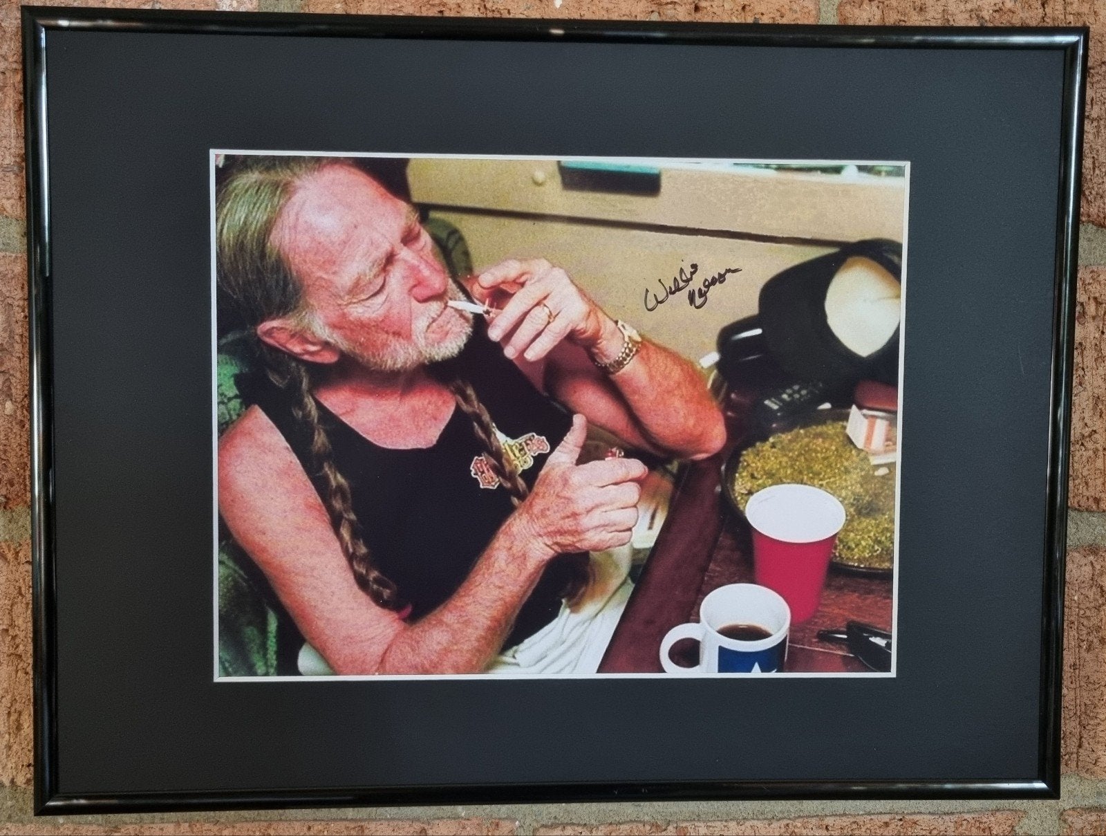Willie Nelson gesigneerde foto (ingelijst ), Ophalen of Verzenden, Zo goed als nieuw, Foto of Kaart, Gesigneerd