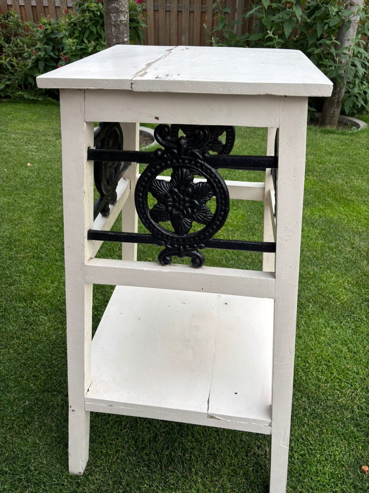 2 Zware Plantentafels met gietijzeren sierornamenten, Ophalen, Gebruikt