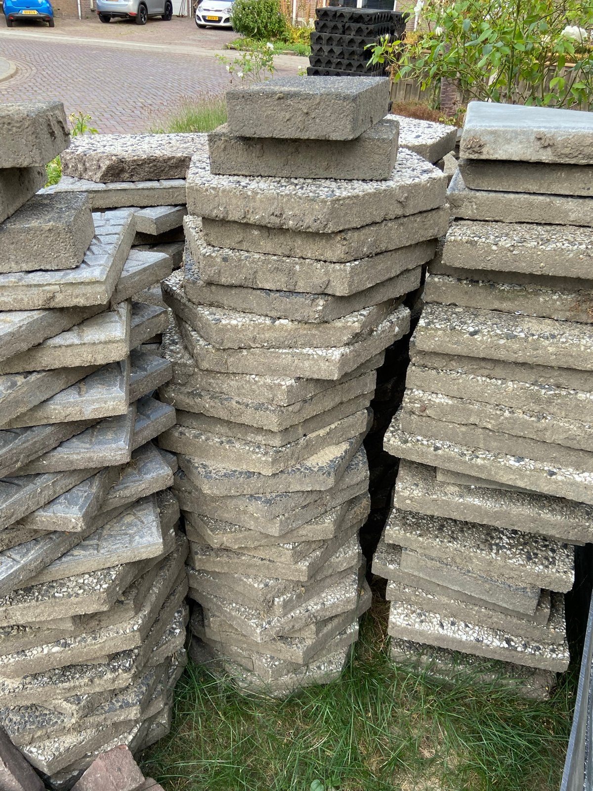Gebruikte terrastegels en klinkers - diverse maten GRATIS, Tuin en Terras, Tegels en Klinkers, Ophalen, Gebruikt, Klinkers, 10 m² of meer