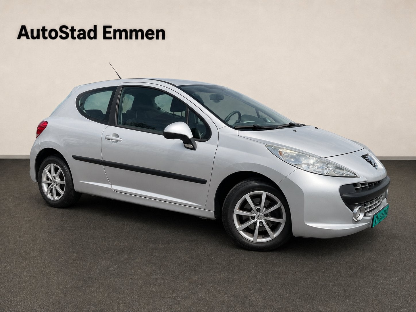 Peugeot 207 1.4 VTI 16V 3DRS 2010 Grijs, Voorwielaandrijving, Zwart, 49 €/maand, Origineel Nederlands