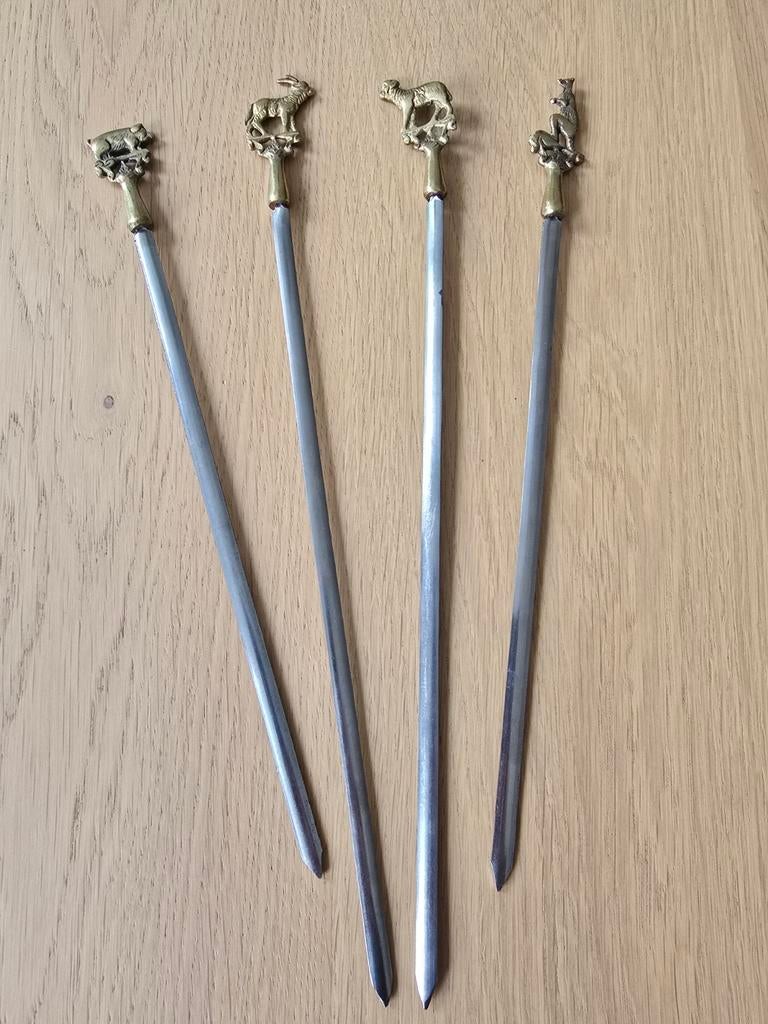 Set van 4 prachtige antieke spiezen met koperen dieren €20, Ophalen of Verzenden