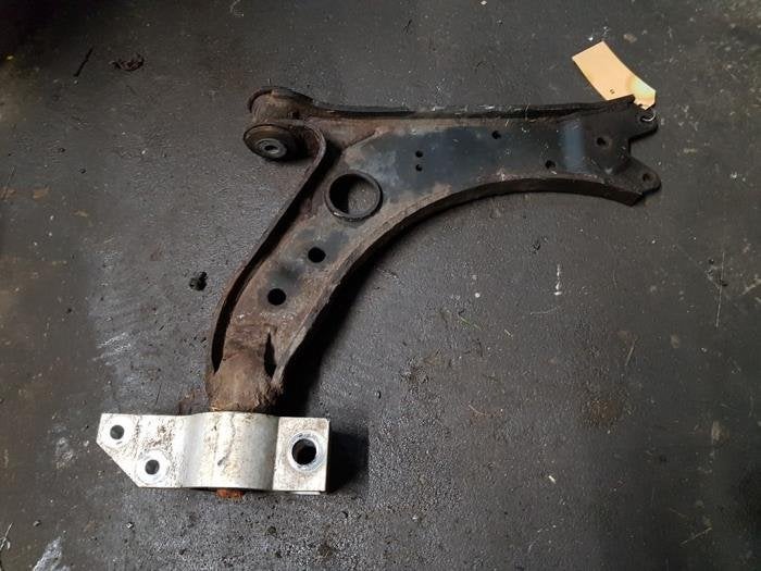 Draagarm onder links-voor van een Volkswagen Golf, Gebruikt, -, Volkswagen, -