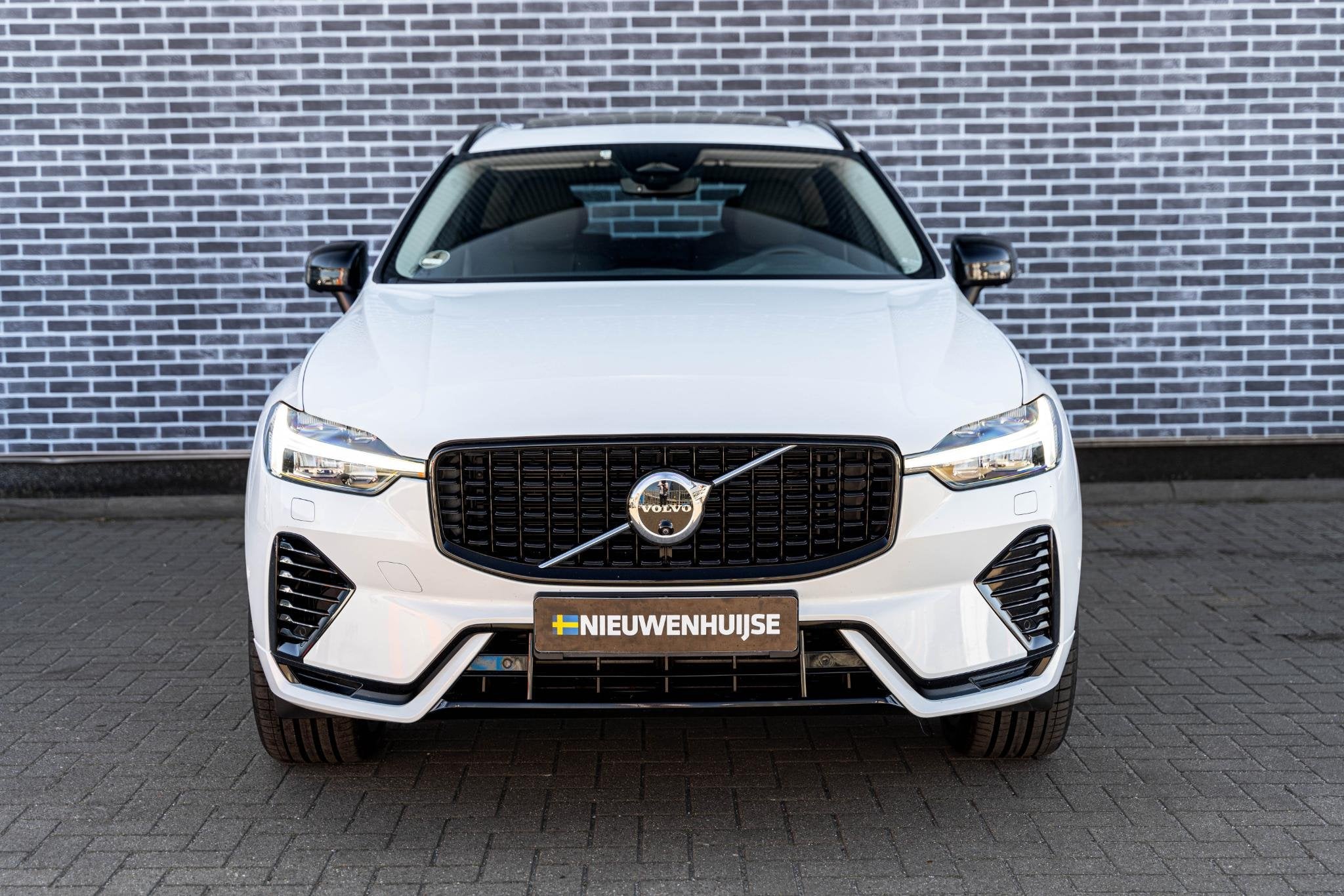 Volvo XC60 2.0 T6 Plug-in Hybrid AWD Plus Dark | Google | Lo, Auto's, Gebruikt, Euro 6, 4 cilinders, 180 min