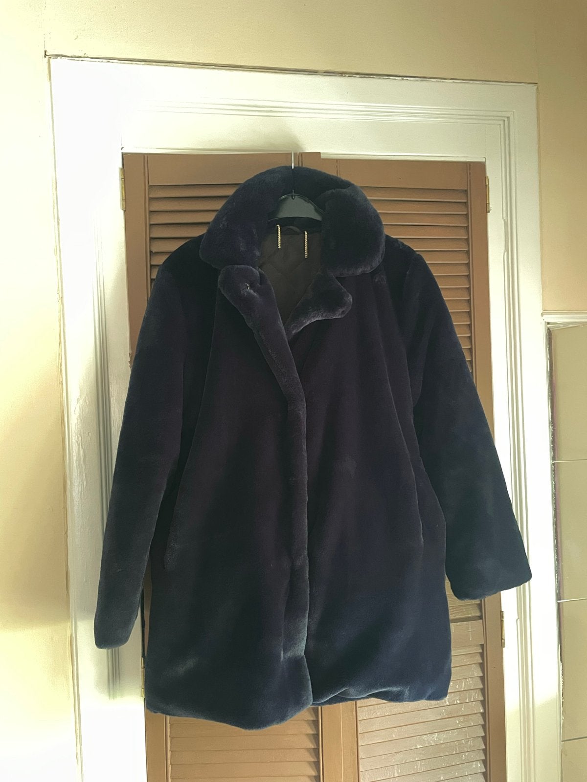 Donkerblauwe faux fur jas - Maat L - Zo goed als nieuw, Ophalen of Verzenden, Zo goed als nieuw, Maat 42/44 (L), Blauw