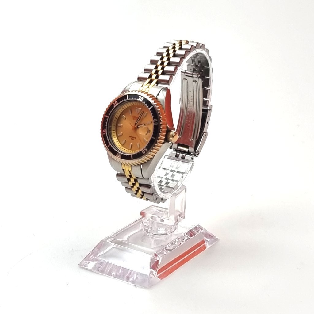 Seiko 7N82-6A20 Vintage Horloge, Seiko, Zo goed als nieuw, Support@seiko.com, 5-11, Akasaka 2-chome
Minato-ku, Tokyo 107-0052
Japan