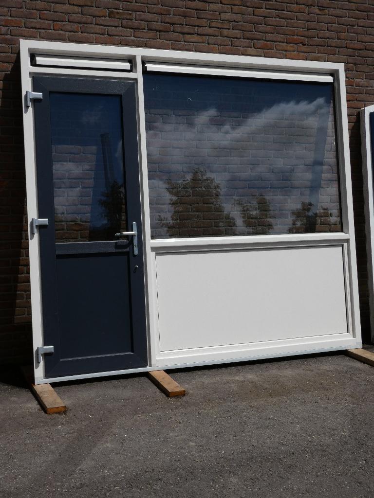Kunststof pui met deur (251 cm x 282 cm) HxB, Doe-het-zelf en Verbouw, Kozijnen en Schuifpuien, Gebruikt, Overige typen, Kunststof