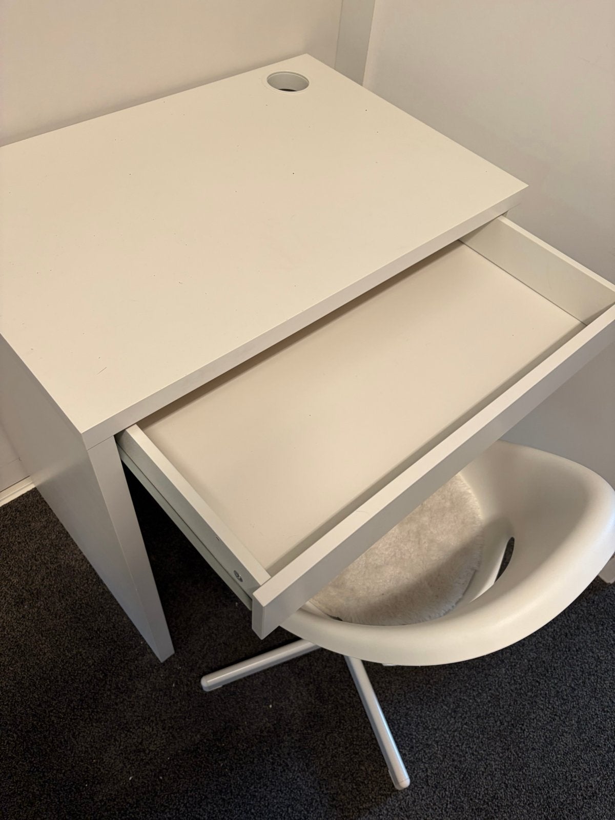 IKEA Micke Bureau Wit - Compact en Praktisch, Ophalen, Gebruikt, Met lades, Spaanplaat of MDF