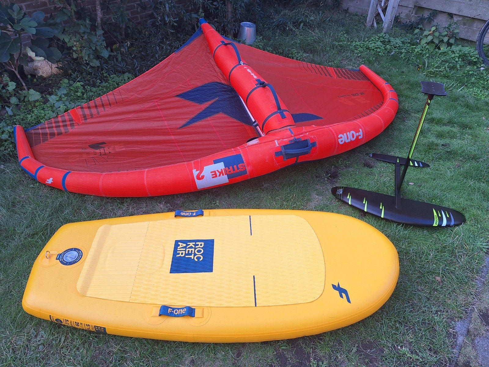 Prachtige F-ONE beginner wingfoil set, 125 Liter 4.5m Strike, Watersport en Boten, Ophalen of Verzenden, Zo goed als nieuw, Wingsurfset